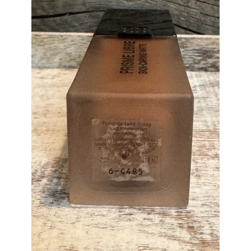 🌟 Givenchy Prisme Libre Skin-Caring Matte Foundation – 1oz | 6-c485 | MSRP =$59